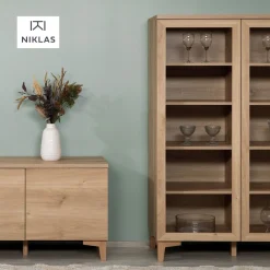 Hiipakka Niklas matala vitriini lasiovilla