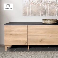 Hiipakka Niklas senkki 150 cm, umpiovella ja leveillä laatikoilla