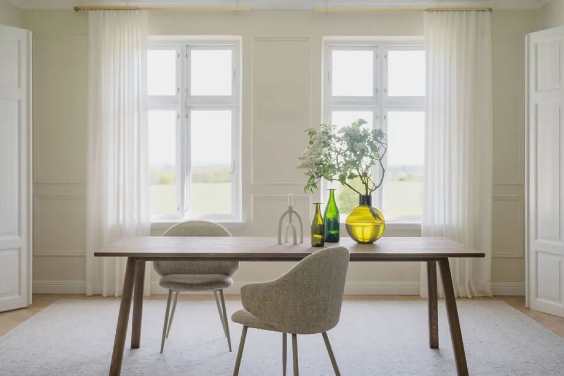 Rowico Clapperton ruokapöytä 220x95cm, vaalea tammi