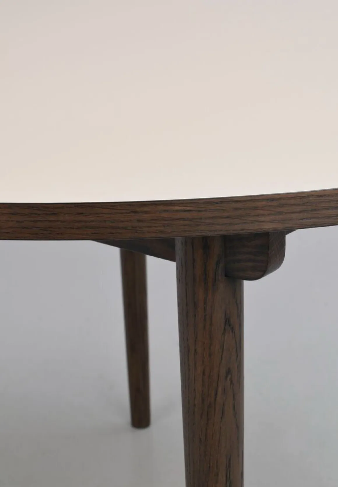 Rowico Fairmount ruokapöytä pyöreä 120cm, beige/ruskea tammi